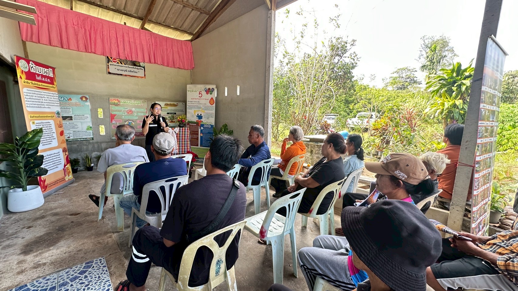 title -  สำนักงานการปฏิรูปที่ดินจังหวัดตราด เปิดศูนย์รณรงค์หยุดการเผาในเขตปฏิรูปที่ดิน